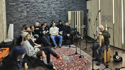 Музыкант группы Theodor Bastard Алексей Курасов посетил ВХУТЕИН