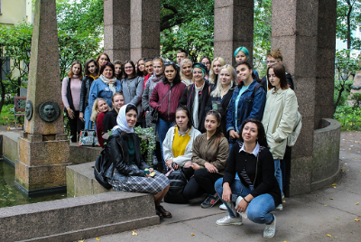 Студенты посетили Александро-Невскую Лавру